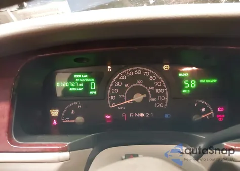 2003 Lincoln Town Car Signature z USA, uszkodzony, nr VIN 1LNHM82W43Y637935